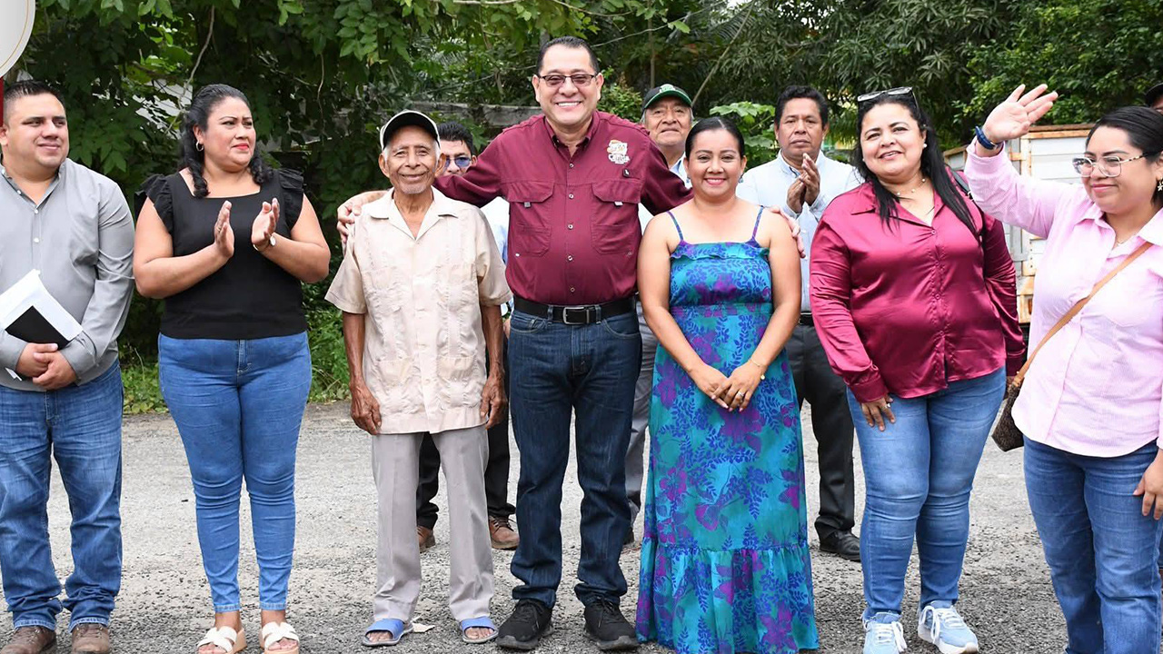 Pavimentación asfáltica en comunidades de Centla